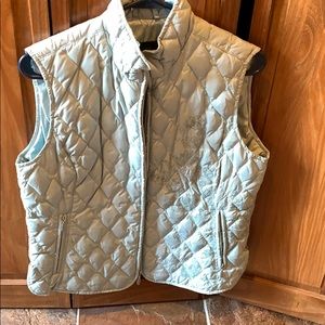Ladies vest! Light weight down, side zip pockets